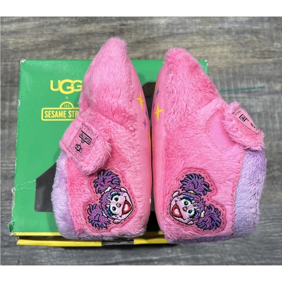Ugg x Sesame Street Abby Bixbee Baby Uggs Shoe Size 04/05 M Pink Girls New - Picture 1 of 10